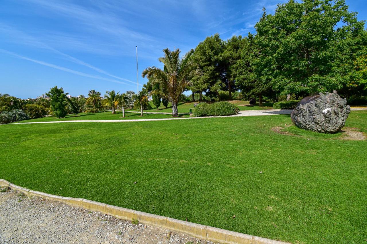 Benal Beach, Luxury Sea & Mountain View Beachside 1 Bedroom Apartment Benalmadena Exterior photo